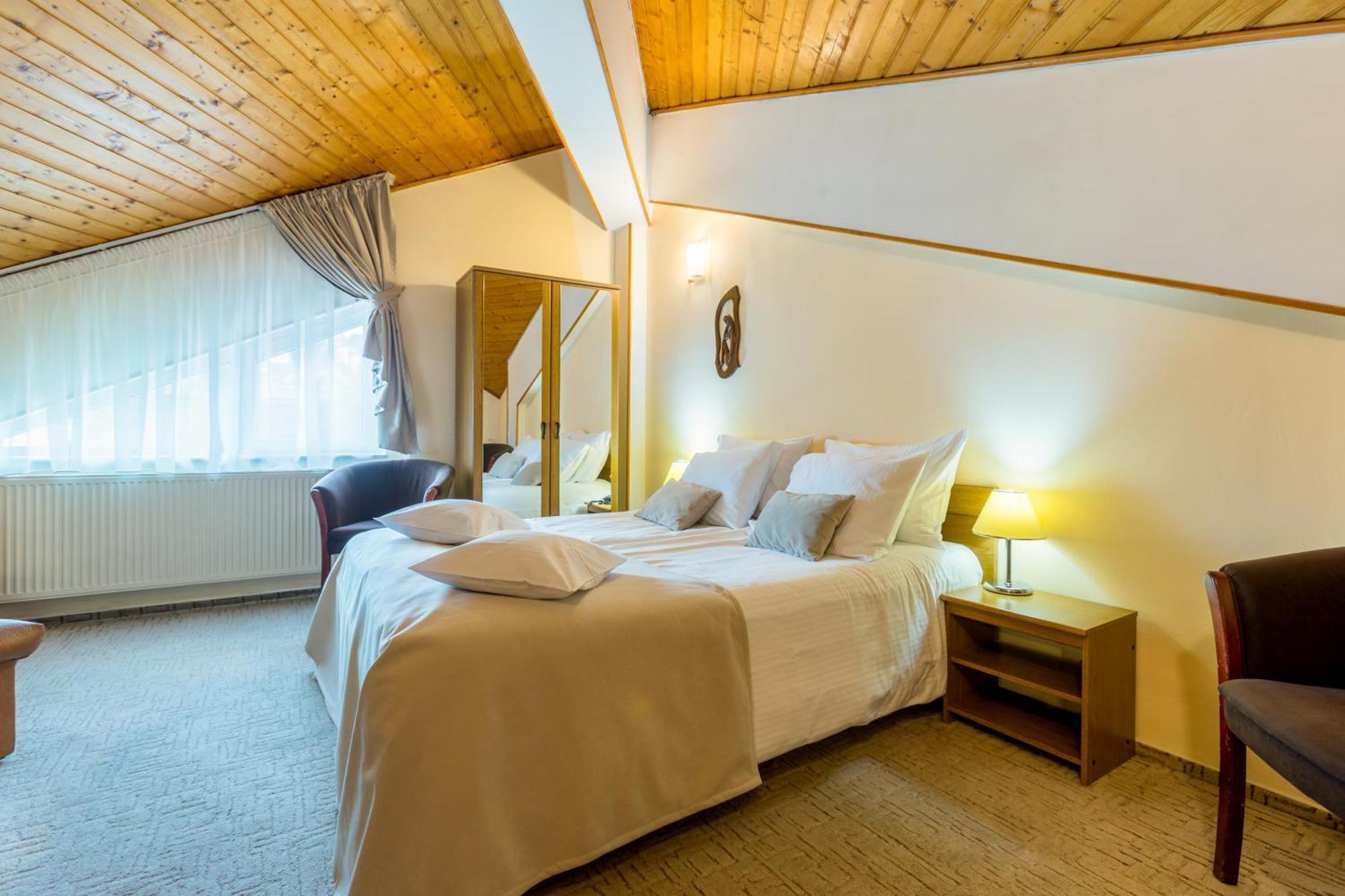 Hotel Ambient Braşov Quarto foto